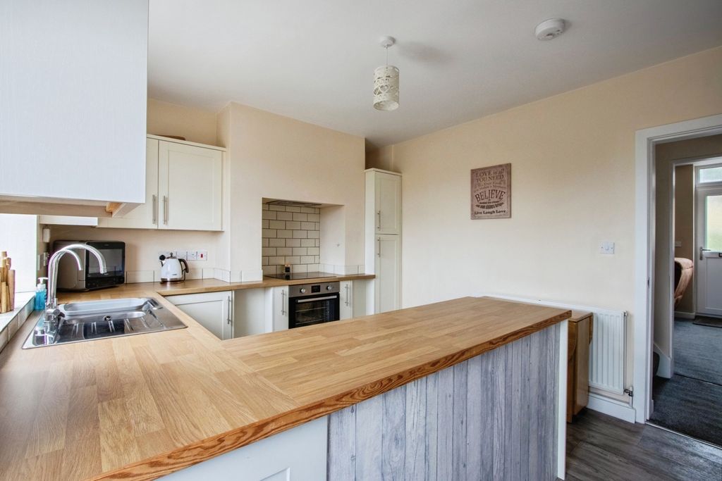 Property photo 3 of 16 Kitchen