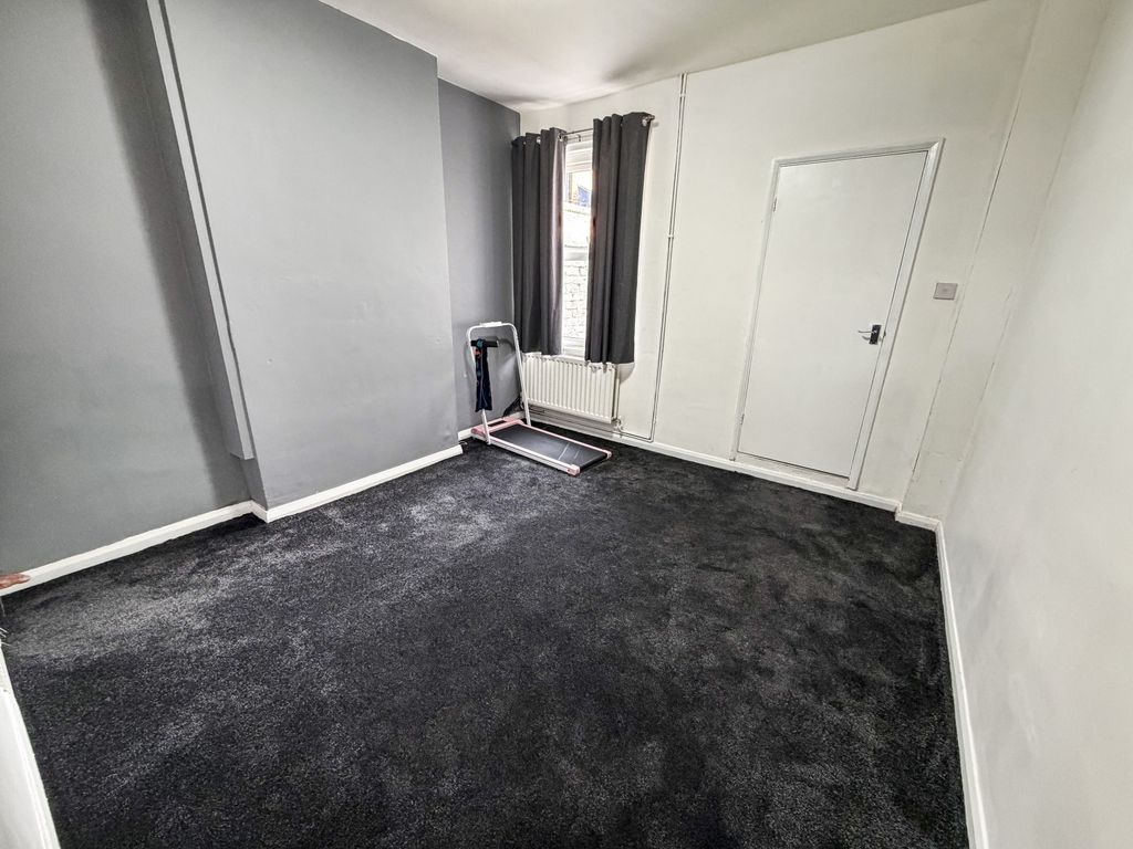 Property photo 3 of 9 Dining Room