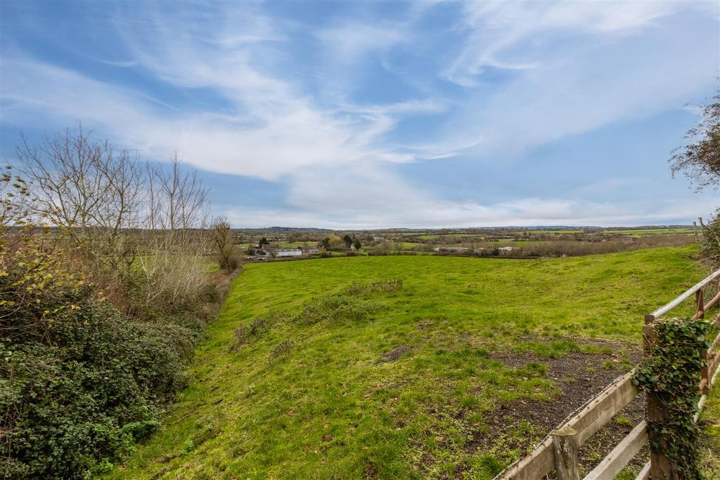 Property photo 3 of 32