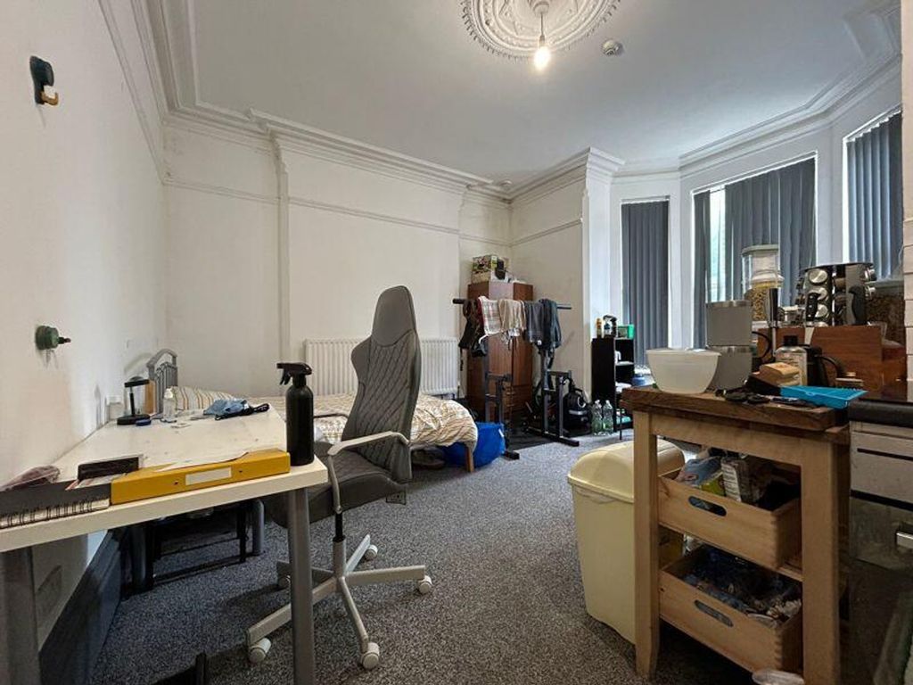 Property photo 1 of 6 A Spacious And Bright Large Double Bedroom Perfect...