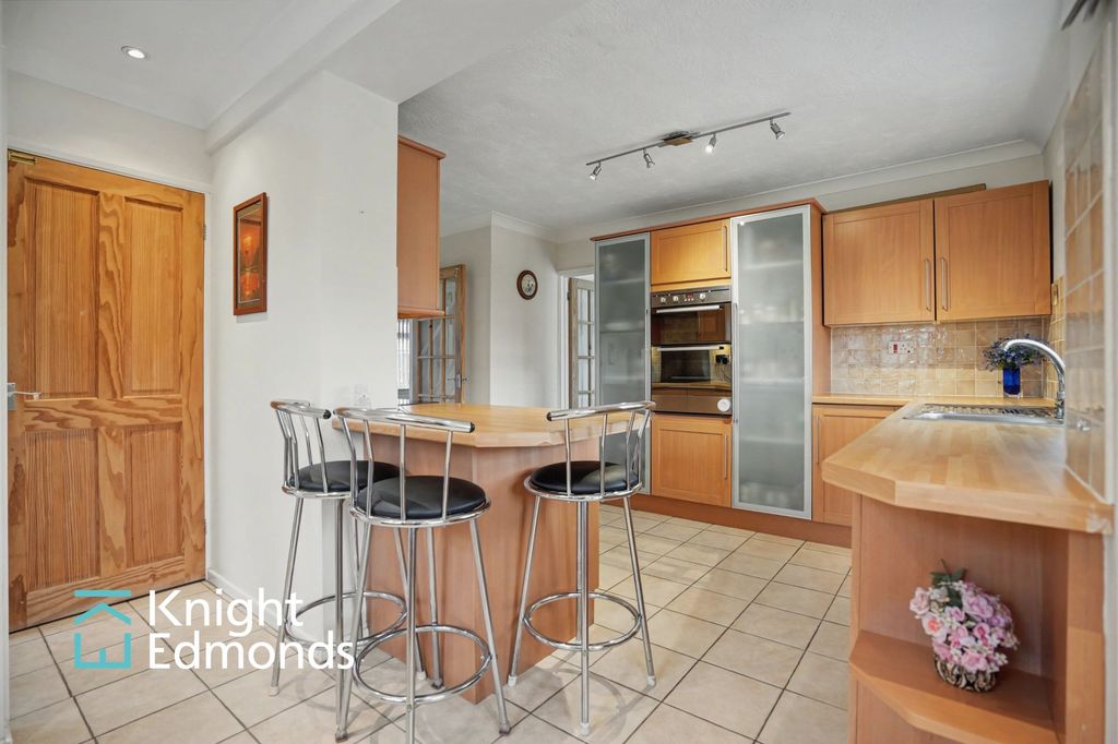 Property photo 2 of 29