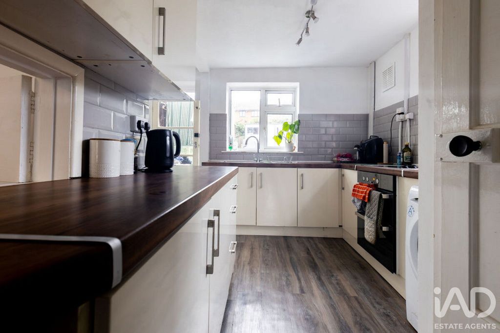 Property photo 3 of 17