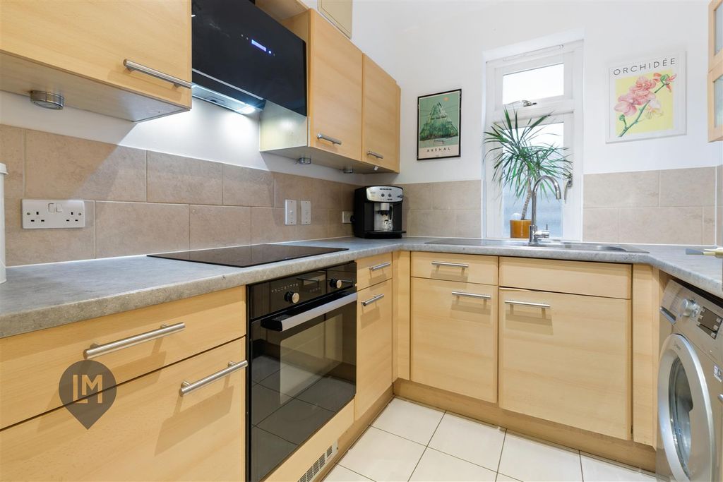 Property photo 3 of 6 Kitchen