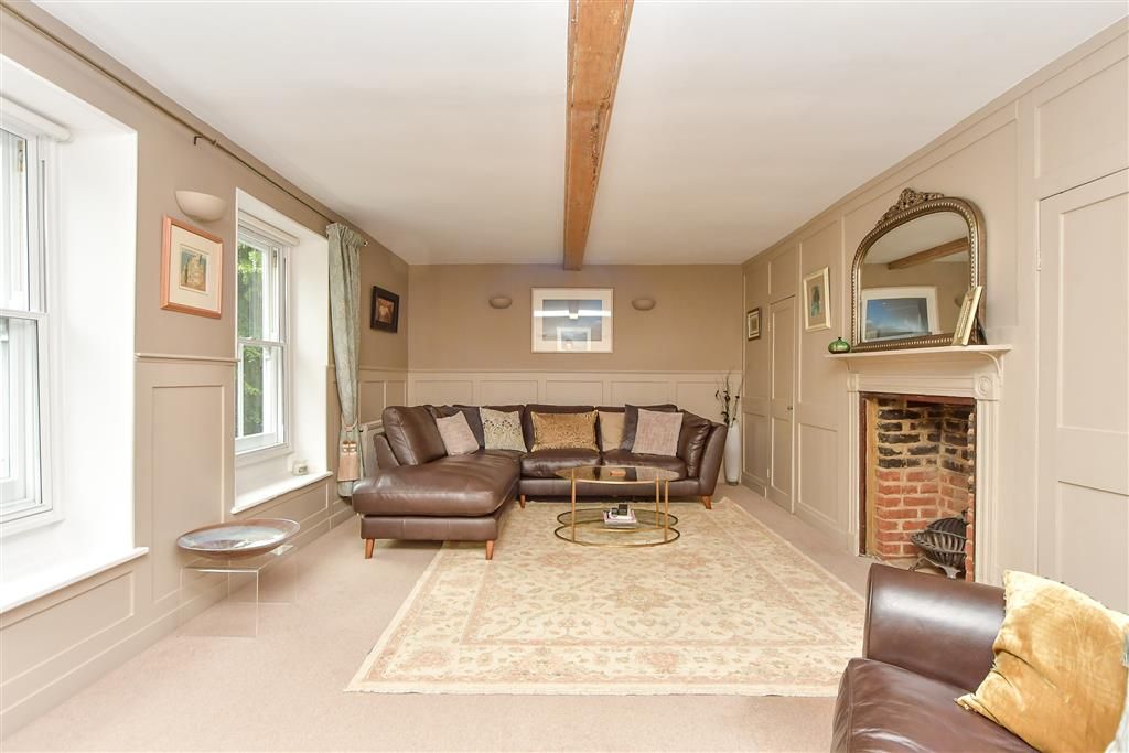 Property photo 2 of 17 Lounge