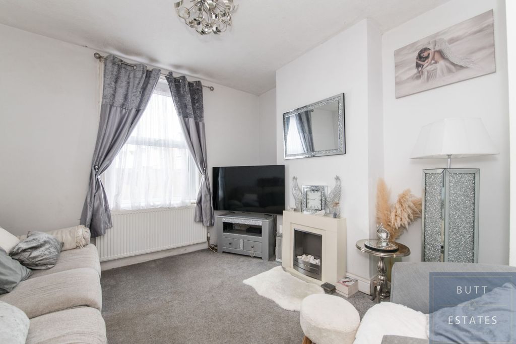 Property photo 2 of 12