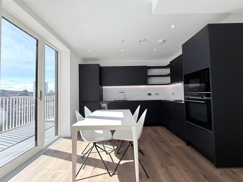 Property photo 2 of 12 Picture No. 15