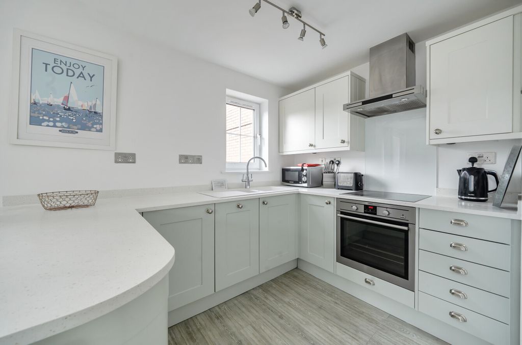 Property photo 2 of 18 1431064-11-69c514...