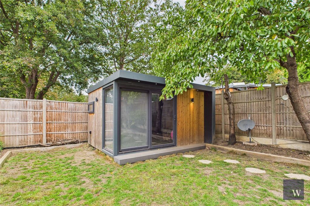 Property photo 3 of 19 Picture No. 15