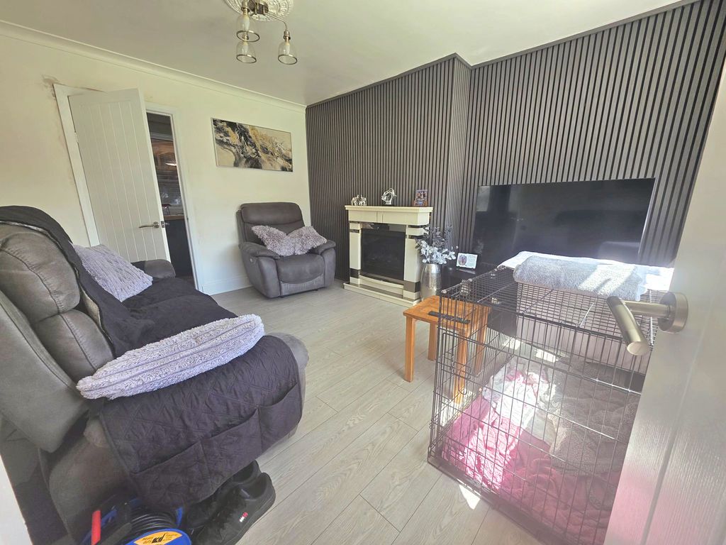 Property photo 2 of 6 Lounge