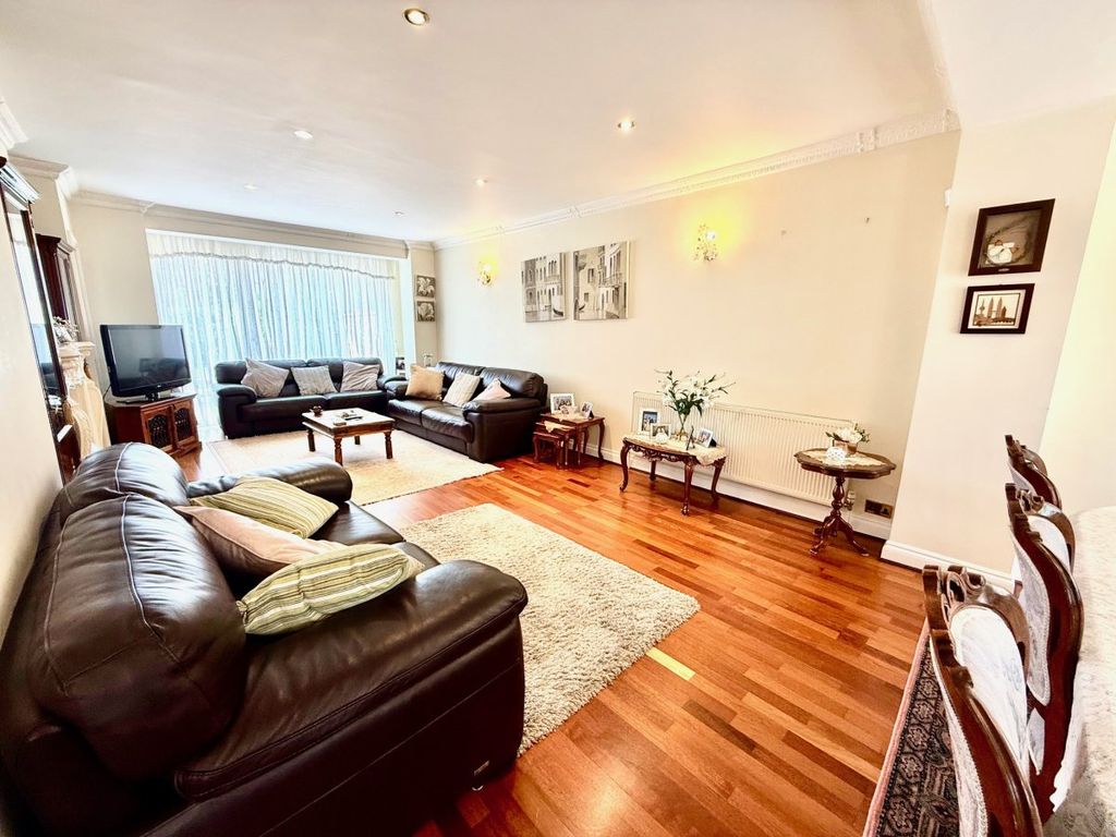 Property photo 3 of 24