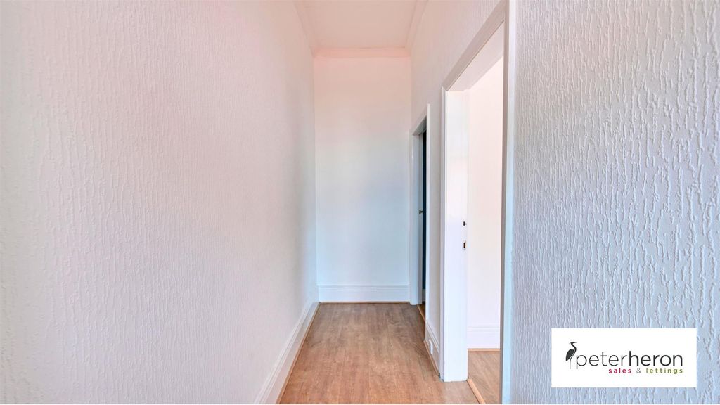 Property photo 2 of 14 Entrance Hall