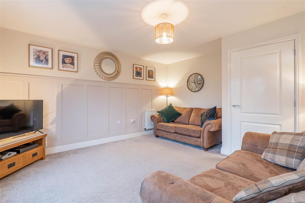 Property photo 2 of 27 Lounge