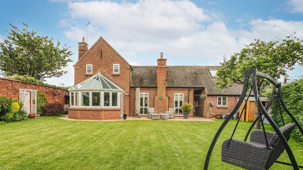 Property photo 2 of 39