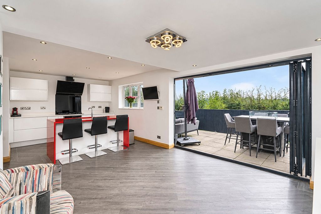 Property photo 2 of 66