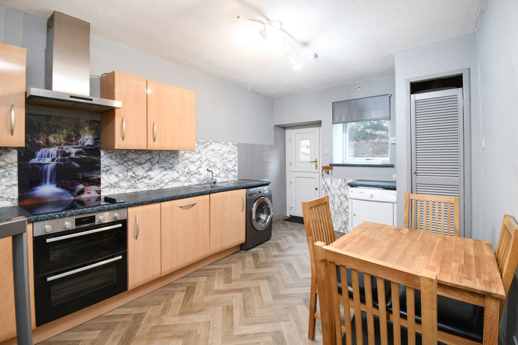 Property photo 2 of 12 Dining Kitchen