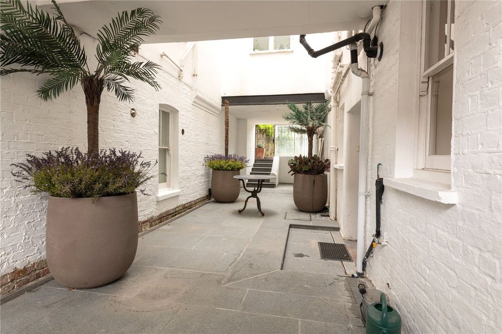 Property photo 3 of 20 Side Patio