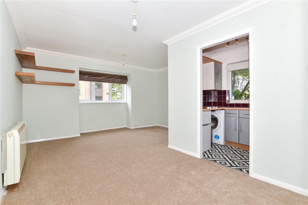 Property photo 1 of 10 Living/Bedroom Area