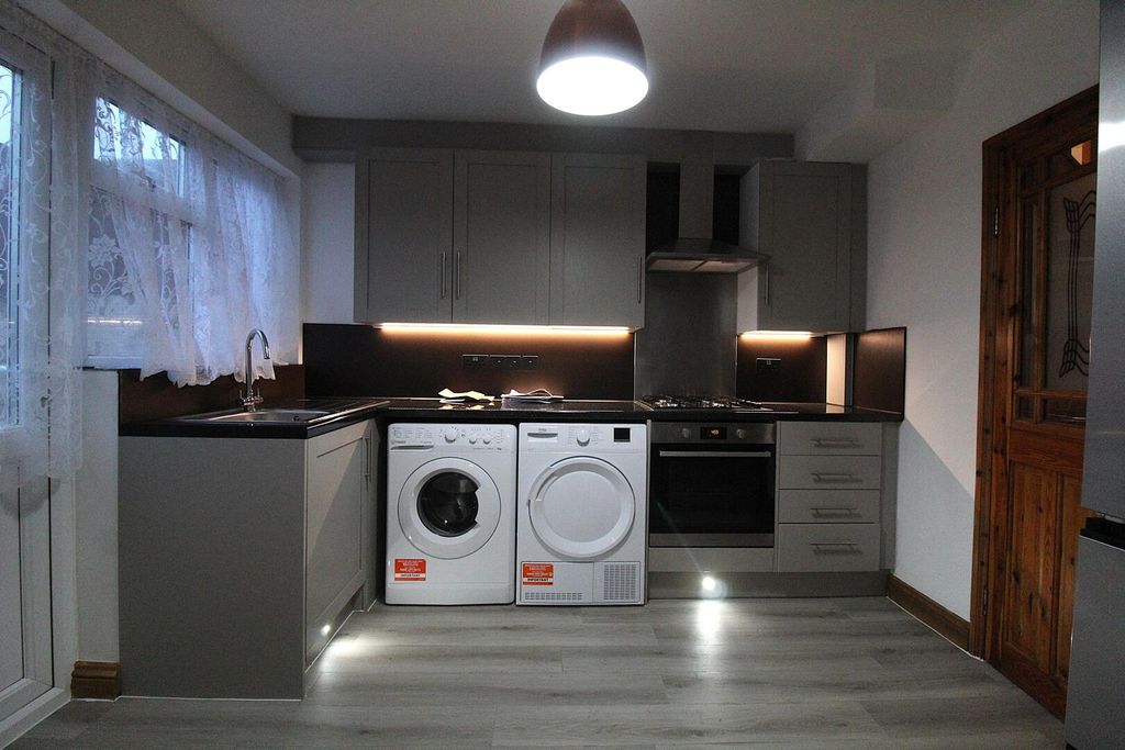 Property photo 2 of 14 Kitchen