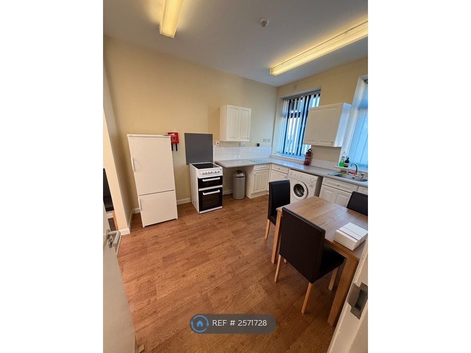 Property photo 2 of 7 Kitchen