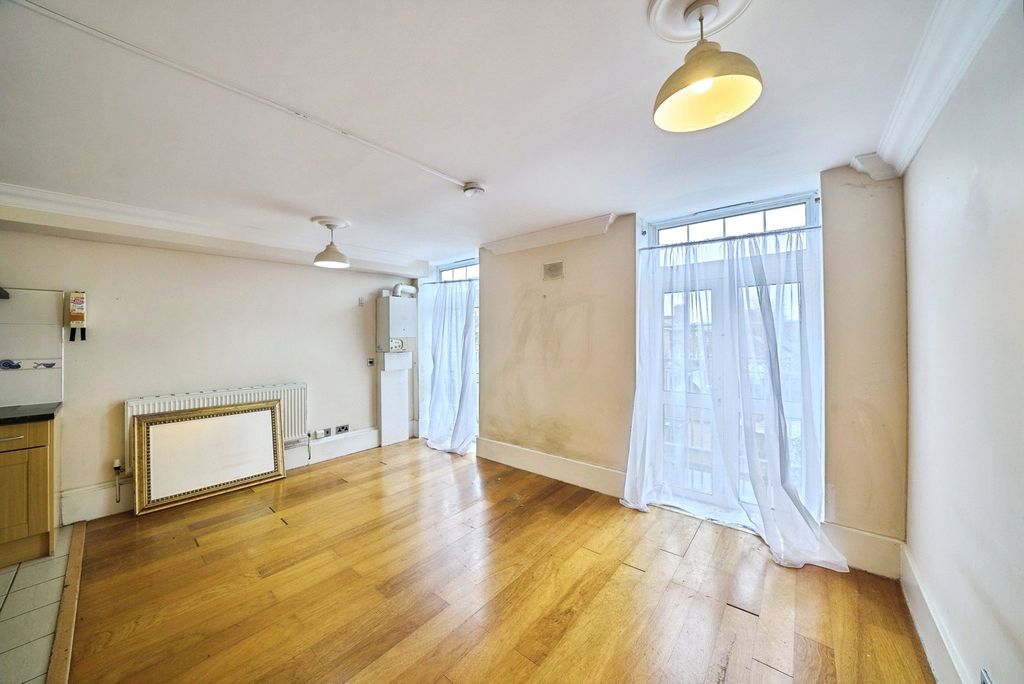 Property photo 3 of 18 Pbox-Img.Jpg