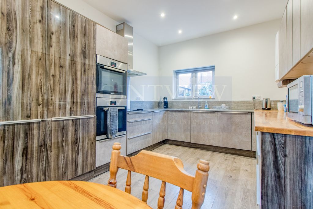 Property photo 3 of 5 Photo 4