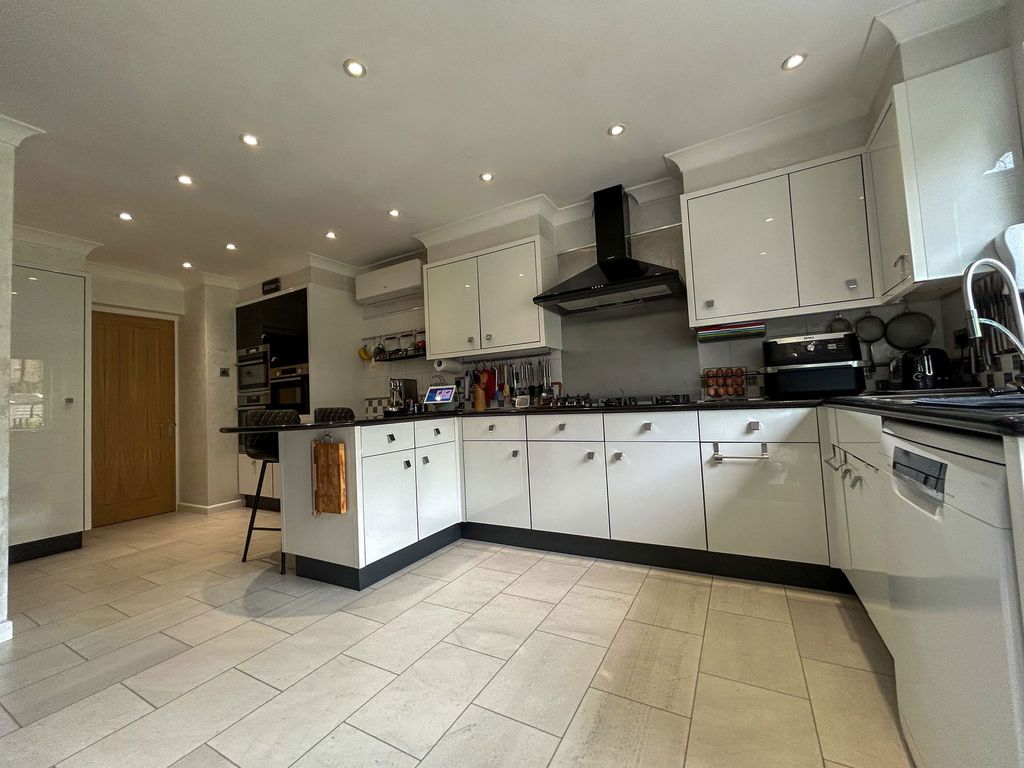 Property photo 2 of 29