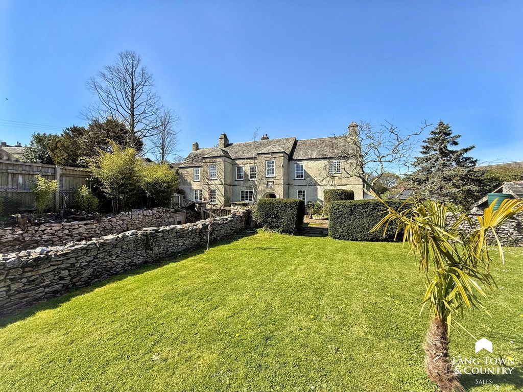 Property photo 1 of 30