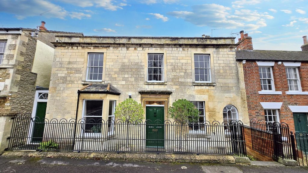 Property photo 2 of 34