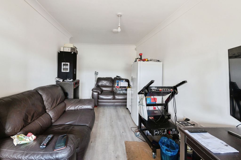 Property photo 3 of 13 Pbox-Img.Jpg