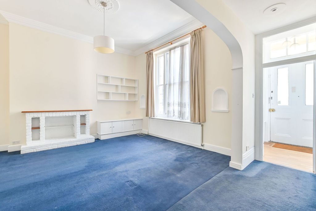 Property photo 2 of 16