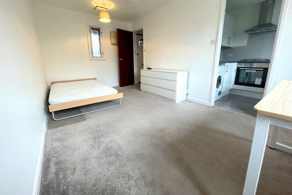 Property photo 3 of 4