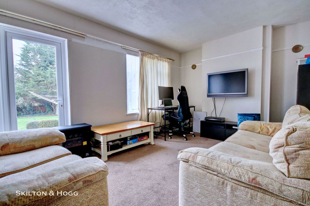 Property photo 2 of 11