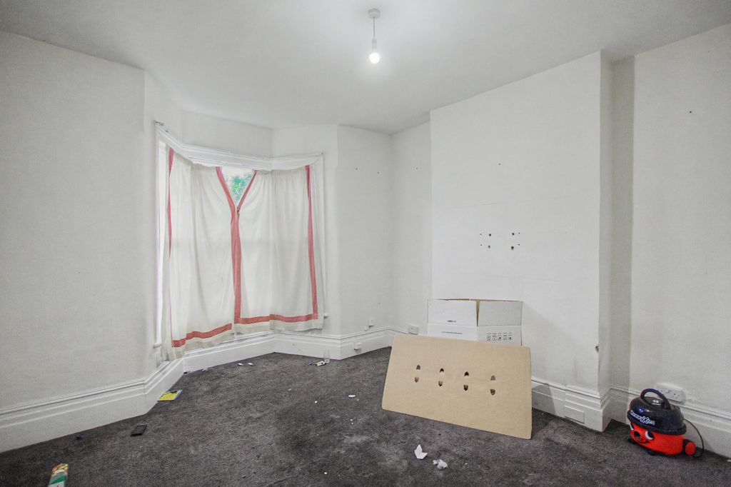 Property photo 2 of 18 179 (A And B) Barry Road, East Dulwich, London, Se22 0Jp