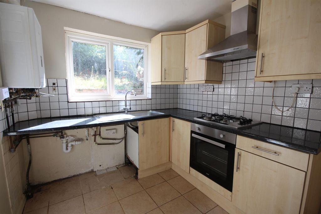 Property photo 2 of 11 Kitchen