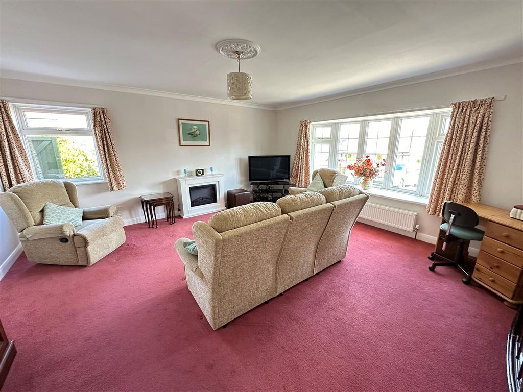 Property photo 3 of 16 Lounge 3.Jpg