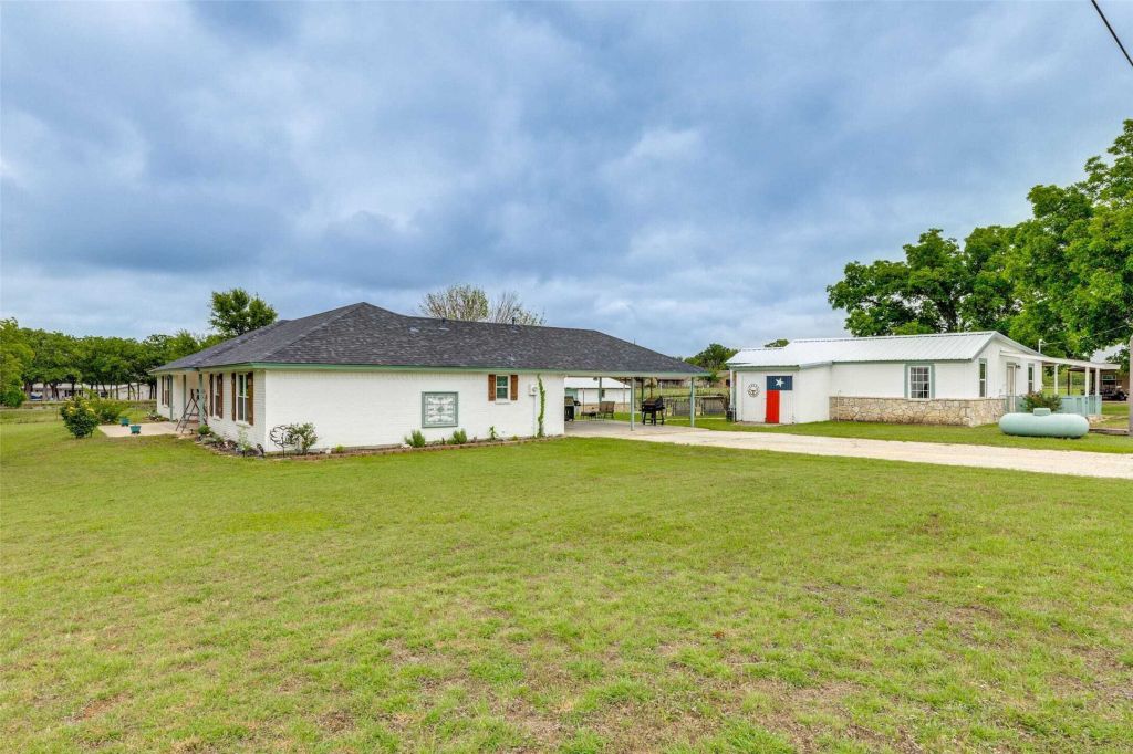 Property photo 1 of 31