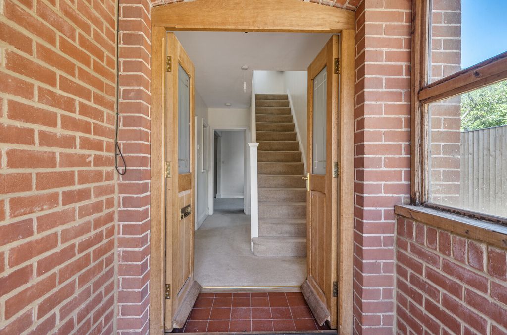 Property photo 2 of 16 1318404-22-686652...