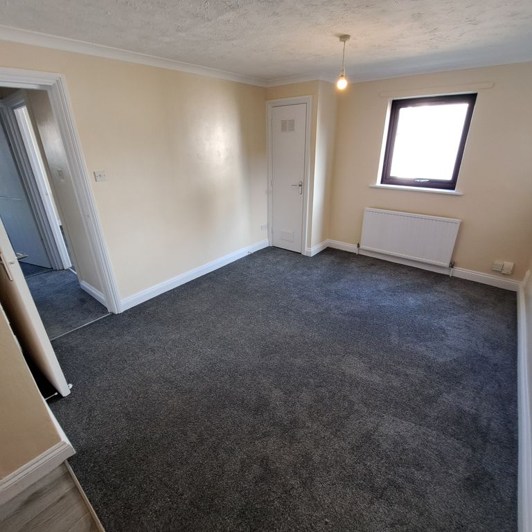 Property photo 2 of 8 Louunge Area