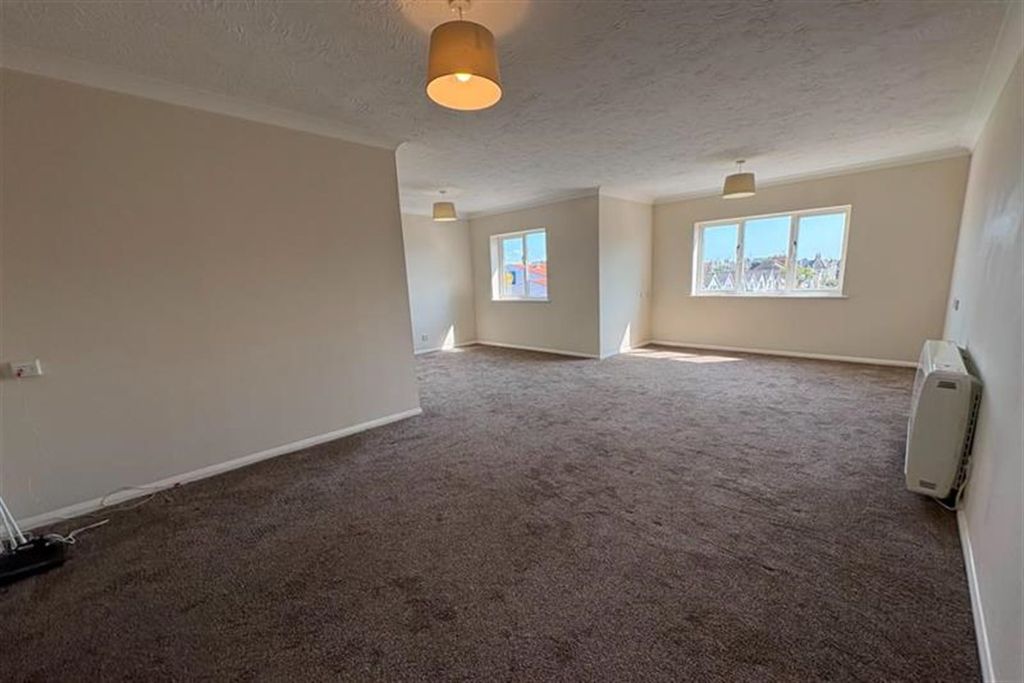 Property photo 2 of 7 (Thumbnail)