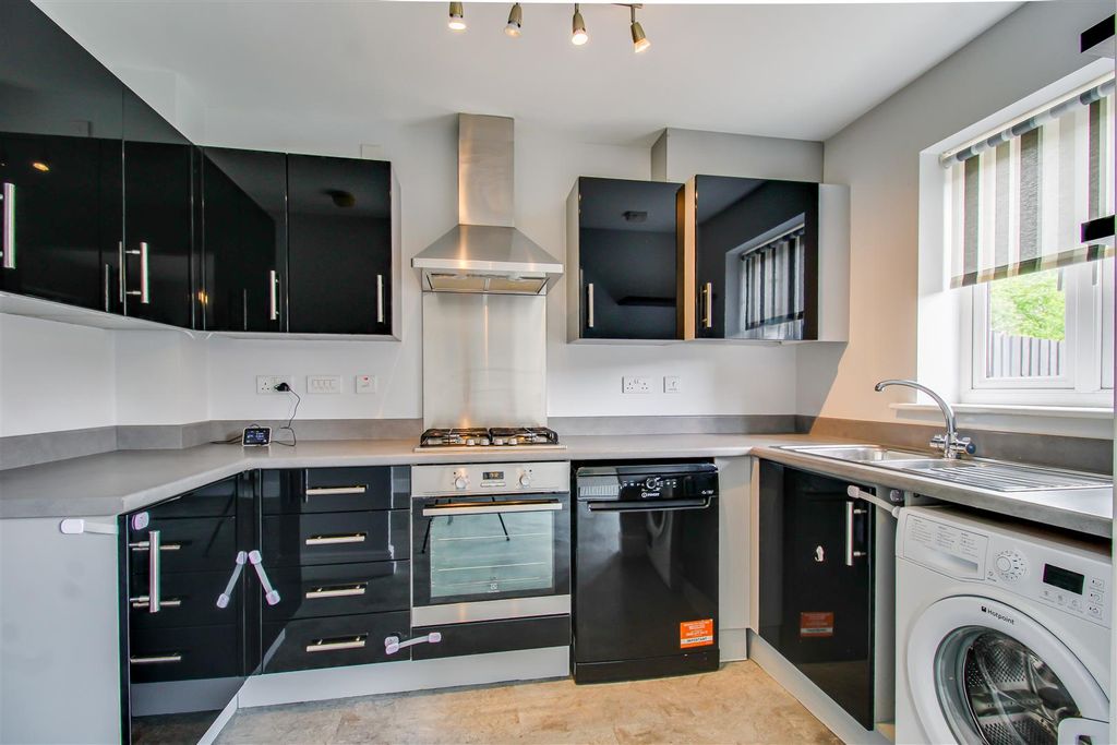 Property photo 3 of 14 Kitchen