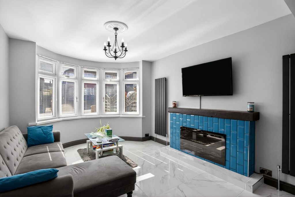 Property photo 3 of 18 Reception Room