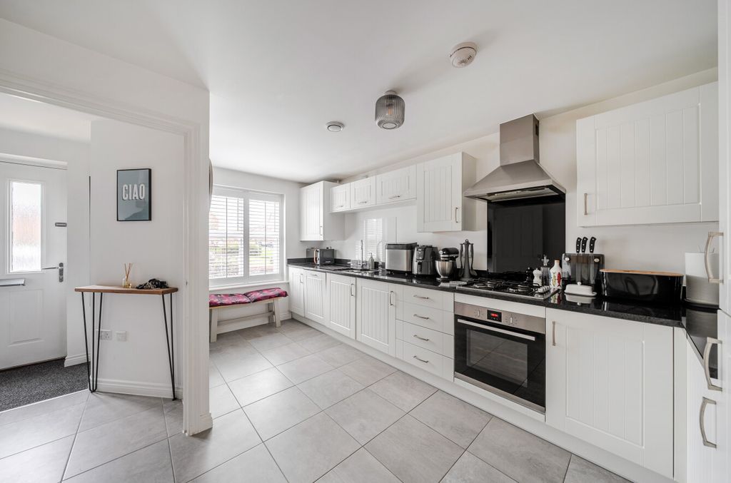 Property photo 2 of 12 1418071-28-69B929...