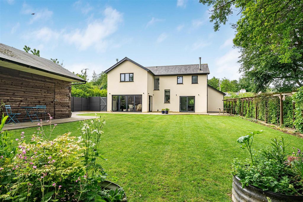 Property photo 2 of 54