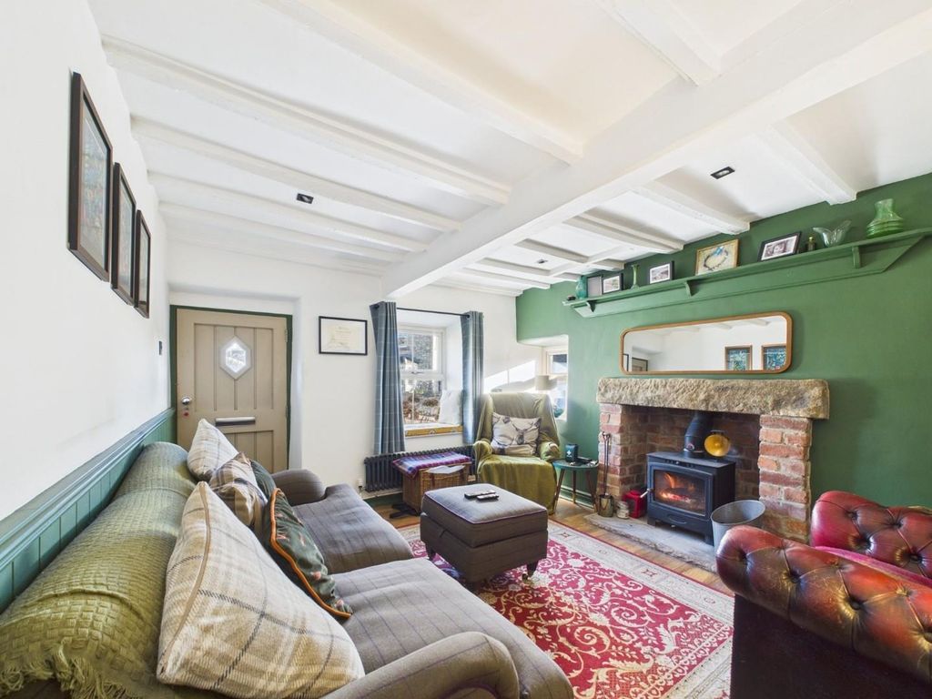 Property photo 3 of 17 Living Room