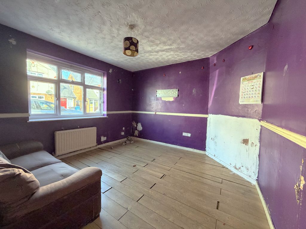 Property photo 2 of 9 3B03253E-2847-4C5D-A391-D3Fa0Bfc9BBC