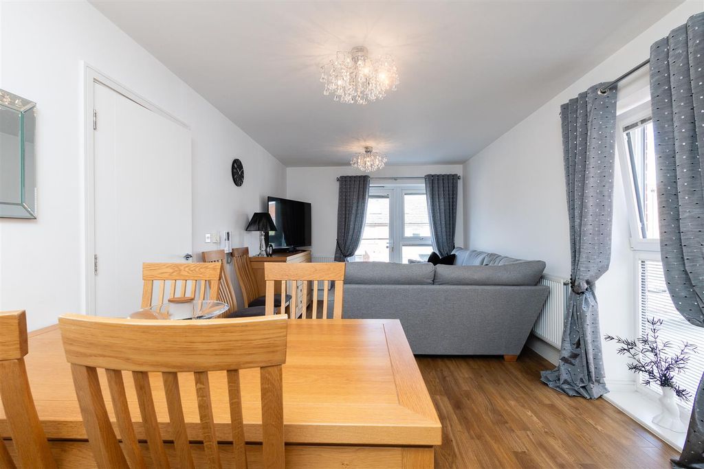 Property photo 2 of 12 Open-Plan