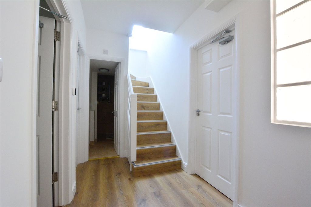 Property photo 2 of 16 Picture No. 01