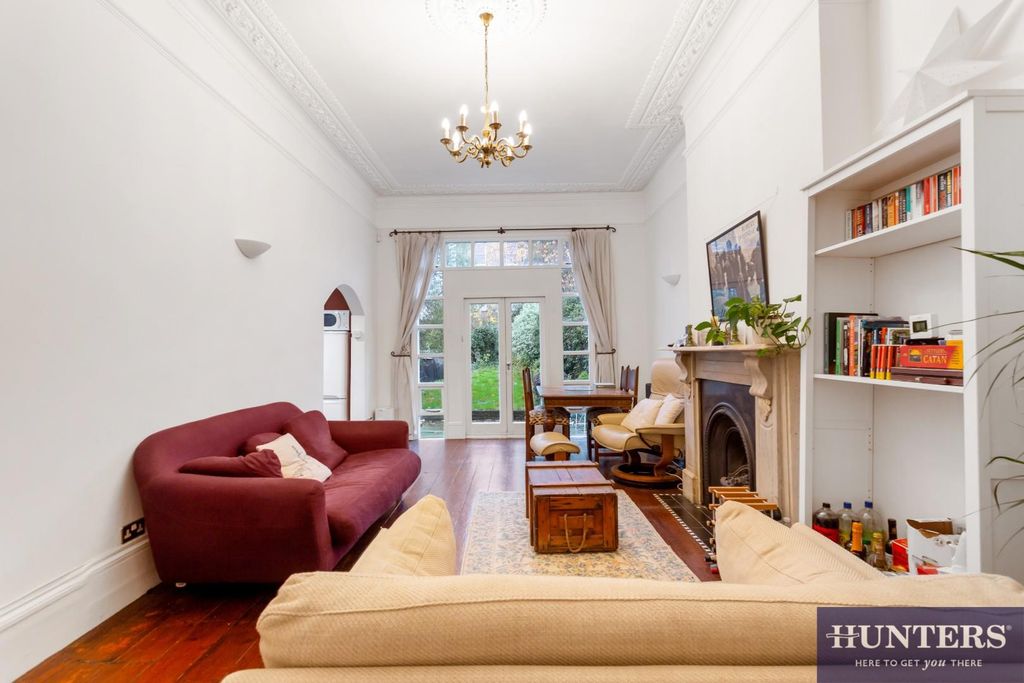 Property photo 3 of 12 Reception