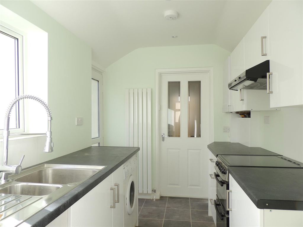 Property photo 2 of 15 Kitchen
