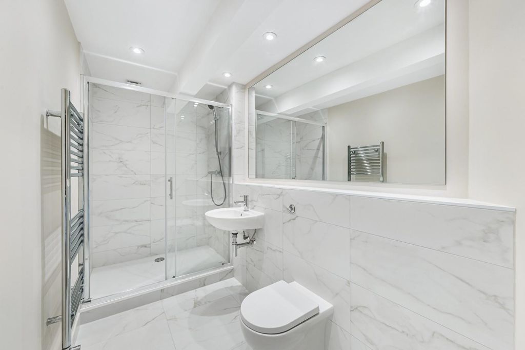 Property photo 3 of 6 11D Stowe Road-9.Jpg